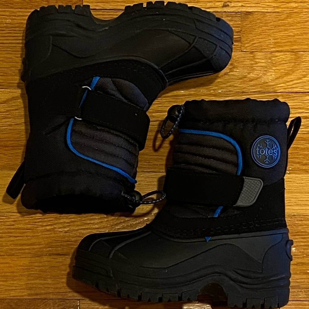 Totes toddler snow boots size 8